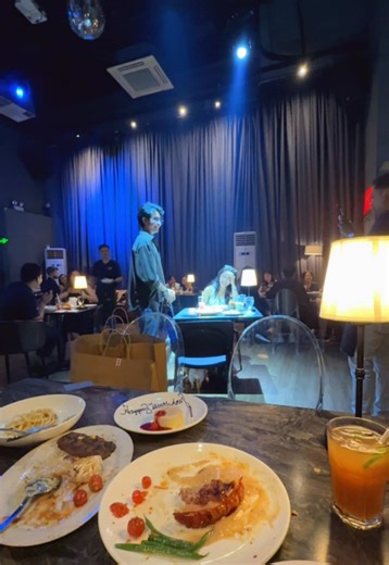 The feeling of seeing it in front of you got us pressured on the spot emeeee 😂 Congratulations Lovebirds!! #foryou #dilingers #fyppppppppppppppppppppppp #proposal