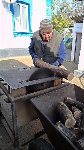 How to Use a Circular Saw #woodworking #diyprojects #powertools #diy #wood #carpentry #howto #short