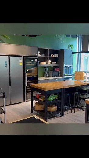 🍳 Need a Kitchen or Event Space in Singapore? 🌟Host your cooking classes, team-building, and networking events at Commune Kitchen! Our central location and fully-equipped kitchen are perfect for making any event memorable Whether it’s cooking, baking, team building, food production, private parties, recipe testing or content creation, our warm friendly studio has it all!👉 Book Your Space Now!Visit: www.communekitchen.comEmail: info@communekitchen.com📞 65 88214805 | Commune Kitchen