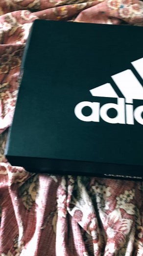 making a tom holland/spiderman scrap box, part 1 (painting) 💘 #foryou #foryoupage #tomholland #fyp