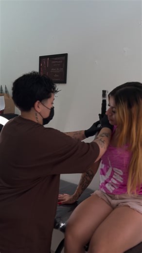 Nathaniele Abreu on Instagram: "É assim que se tira foto da tattoo… @abreutattoo.ntl @t_ren4rd • • • • • • • • #explorar #meme #tattoo #ideiastattoo #tatuagem"