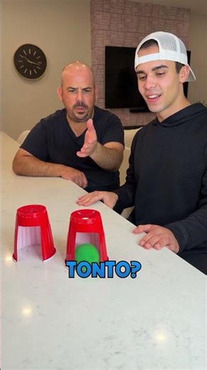 Truco de magia con un VASO y una PELOTA #shorts #magia