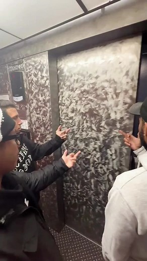 Funny elevator prank #fyp#prank#funny#elevatorroulette #haha #amazing | funny prank
