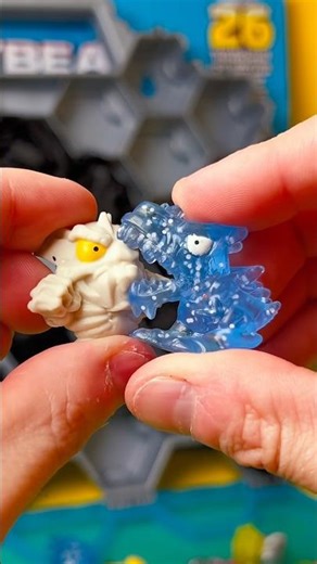 TOTAL MADNESS! ☣️📦 We opened a GIANT pack of MrBeast Lab (The Hive) #mrbeastlab #microbeasts #shorts