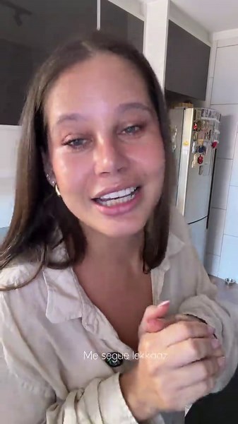 Amiga garante o lanchinho da madrugada — vídeo engraçado sobre amizade