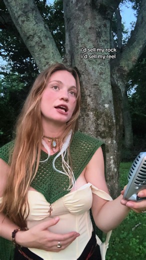 singing in Irish the ancient songs to the trees🌿🧚🏻 siúil a rún ✨ #irish #irishmusic #celtic #gaelic #singing