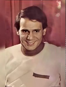 1M views · 39K reactions | العندليب يغنى لكوكب الشرق أم كلثوم "ودارت الأيام" الصفحة الرسمية للعندليب الأسمر | Abdel Halim Hafez | Facebook