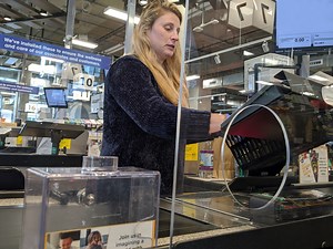America's Largest Grocery Chain Is Making This Major Change To Its Checkout Lanes