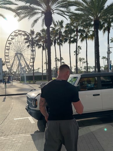 Mike Radoor on Instagram: "I’ve been in California for 10 days…. Here’s my routine: Wake up 4.30am Cold shower 4.35am (Read identity text loud while in shower) Study wisdom 4.45am 50 pushups 5.30am Drive to gym 5.45am Hit the gym 6.00am Here’s what I read loud to myself every morning: I’m not here to play below my potential. I’m not here to blend in to please others. I’m here to show my daughter how great men can be. I am here to live as the man I know I am. I am here to go all fucking in with a