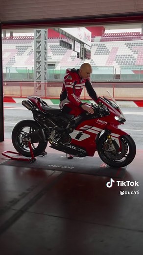 Volume up! Listen to the roar of the Superleggera V4 Centenario 🔊 #Ducati #Panigale #Superleggera #SuperleggeraV4 #SuperleggeraV4Centenario