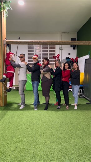 Espai tres60° on Instagram: "✨🎄✨🎄 Esta Navidad queríamos salirnos de lo típico y hacerlo a nuestra manera 🤸🏻🎅🏼🤣😎 Desde el equipo de Espai Tres60º y Paleotraining Sabadell queremos desearos unas fiestas llenas de salud, movimiento y momentos que sumen 🤍 Gracias por estar, por confiar, por compartir y por formar parte de esta familia tan bonita. Seguimos en 2025 con más movimiento, más risas y las mismas ganas de siempre 💪🔥 Nos vemos muy pronto😉 #FelicesFiestas #EspaiTres60 #Paleotrain