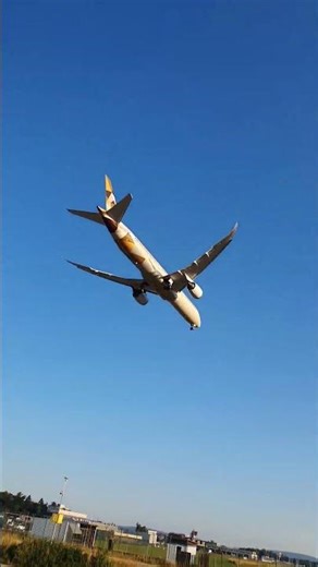 Boeing 787 Dreamliner, Etihad Airways A6-BMJ – Final approach runway 34 at Zurich airport ZRH