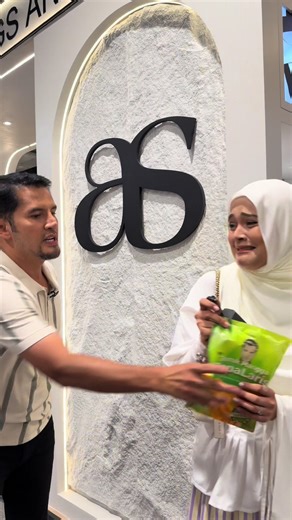 Year End Sale di Wisma Dherbs. Biar betul harga serendah RM1. @Aliff Syukri Kamarzaman @Nur Shahida Mohd Rashid @Dherbs #wismadherbs #datoalif #dherbs #papalaris #yrlnetwork