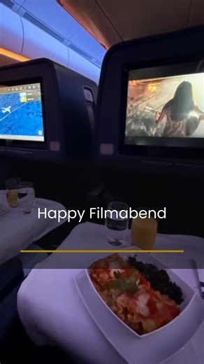 𝐉𝐚𝐧𝐢𝐧𝐞 & 𝐉𝐚𝐬𝐜𝐡𝐚 | 𝐌𝐞𝐢𝐥𝐞𝐧𝐬𝐚𝐦𝐦𝐞𝐥𝐧 | ✈ 𝐑𝐞𝐢𝐬𝐞- 𝐓𝐢𝐩𝐩𝐬 & 𝐈𝐧𝐬𝐩𝐢𝐫𝐚𝐭𝐢𝐨𝐧 on Instagram: "POV: Dein Partner sagt ‚Filmabend‘ – und es ESKALIERT.😱🤩💪 Film an, Essen wird serviert, Date Night eskaliert. Wenn schon Filmabend, dann richtig oder?!😉 Tagge die Person, die DAS mit dir machen soll💪 📍FOLGE uns ➡️ @jjtravelhacks, damit du keine wertvollen Reise-Hacks verpasst! 💬 Kommentiere mit „WORKSHOP“ und wir zeigen dir, wie du deine Reisen bezahlst - ohne mehr G