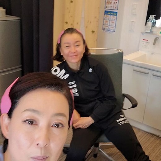 床嶋佳子 Yoshiko Tokoshima | こんにちは‼️ 『ザ・ドクター』 本日も13時から公演です‼️ 開演前に楽屋からこんにちは～‼️👋😍🎵 #ザドクター #明星真由美 さん #床嶋佳子 | Instagram