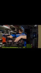 Wrangler Rubicon Pro Crawler Off-road 4WD ☎️: 96160525. 📦 Цөөн тоогоор ирж байгаа . • Portal axles = Портал тэнхлэг • Явахад бэлэн 🤗👏🏻👏🏻 •Явах эд анги: Метал араа, Метал кардан гол •Бүтэн LED системтэй: удирлаганаас гэрлээ унтраах, баруун-зүүн дохио өгөх, тоормослоход гэрэл асах, Нэмэлт LED Light BAR-тай. 🔴Нэмэлтээр Авах зүйлс; ⤵️ 🔺🔋Баттери 🔺🔌Цэнэглэгч 🔺🔋Хуруу Зай 4х •Хурд 60км/цаг хүртэл •Урт: 542мм, Өргөн: 250мм, Өндөр: 240мм Газраас: 53мм •Тэнхлэг хоорондын зай: 313мм •Жин: 2970г