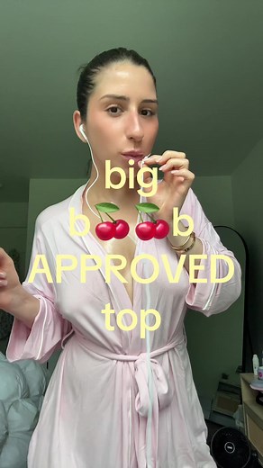 no bra needed tank? SIGN ME UP #nobraneeded #largerchestapproved #haltertop #basictops #fashion