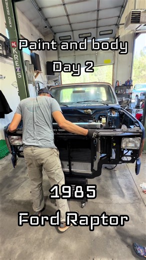 1985 Ford Raptor paint and body - putting in a little extra to stay with the original fenders 🤘🏻