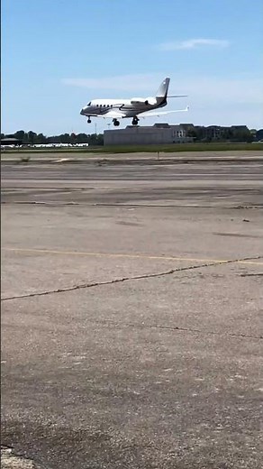 Gulfstream G150 N373ML landing at KFRG 5/25/2019