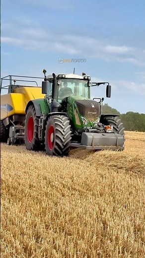 FENDT 930 vario with the New Holland baler on baling barley straw