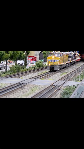 MTH , Union Pacific and Norfolk Southern Dash 8's with factory Christmas lights | Lower Susquehanna Valley Modular Railroaders