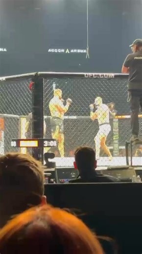 Ante Delija je debitirao u UFC-u i nokautirao Tyburu za samo 2 minute! 🔥💥 Pogledajte razornu kombinaciju i reakciju publike! #UFC #MMA #AnteDelija | Glas Grada