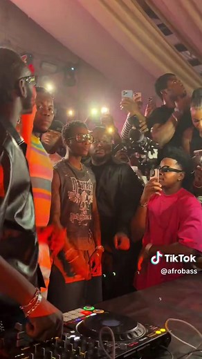 Live Performance by Wizkid and DJ Tunez in Lagos