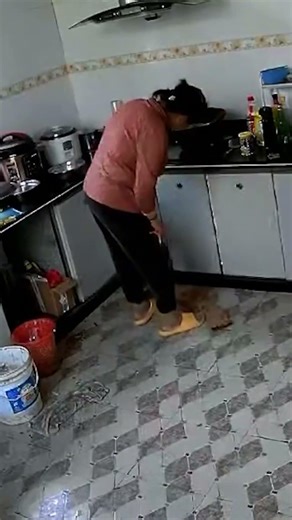 Elderly woman triggers explosion after leaving gas on while cooking