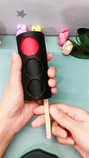 paper crafts creator | 🚦 Step-by-Step Fun Traffic Light Craft Steps: • Take a rectangular piece of cardboard or thick paper. • Paint or cover it with black... | Instagram