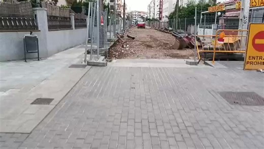 Extremeu les precaucions davant del temporal de vent. S'ha superat, en alguns moments, les ratxes màximes que es preveien. Consells d’autoprotecció per a ventades: https://interior.gencat.cat/ca/arees_dactuacio/proteccio_civil/consells_autoproteccio_emergencia/riscos_naturals/ventades/ 🎥 Arbre caigut pel vent, durant la matinada, al Passeig Marítim de #SegurdeCalafell #ProteccióCivil #CalafellSegur