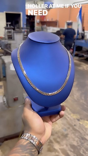 18k 6 mm 24” 4rose gold filing. What a beautiful piece. Hope you enjoy it Jacob! • • • • • • • #cubanlink #miamicubanlink #cubanlinkchain #goldbracelet #goldchains #14kgold #10kgold #cubanchain #goldchain #cubanlinks #cubanlinksnecklaces #14k #jewelryporn #goldaddict #au #oro #cubana #cadenadeoro | gusvillajewelry