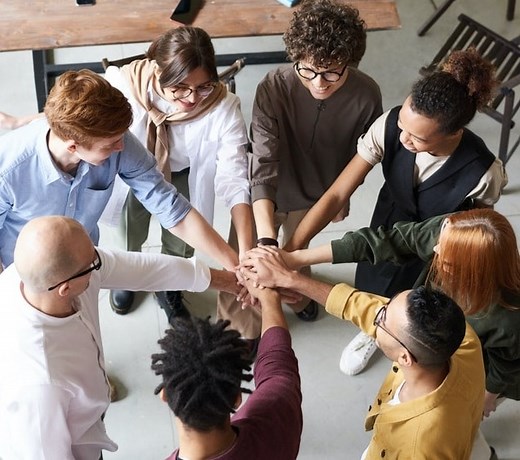 Democratic Leadership – Explained by a CEO: Pros/Cons, Examples - Leadership Ahoy!