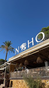 🌞 Playa de Las Salinas: the winter hotspot in Ibiza. This festive season, @noho.beach is going all in. ✨ Christmas Eve & Christmas Day – open from midday. Enjoy a seaside lunch with creative Mediterranean cuisine. ✨ New Year’s Eve – open for lunch and dinner. Say goodbye to the year with unique views and the special Las Salinas energy. ✨ New Year’s Day – open from 9:00. Start 2025 with breakfast, good vibes, and meals by the sea. 🍽️ Different, fresh, Mediterranean gastronomy. 🌊 Spectacular se