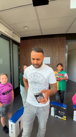 115K views · 2.1K reactions | De reactie van kids 梁 #reaction #kids #baby | Cha Chi Versaci | Facebook