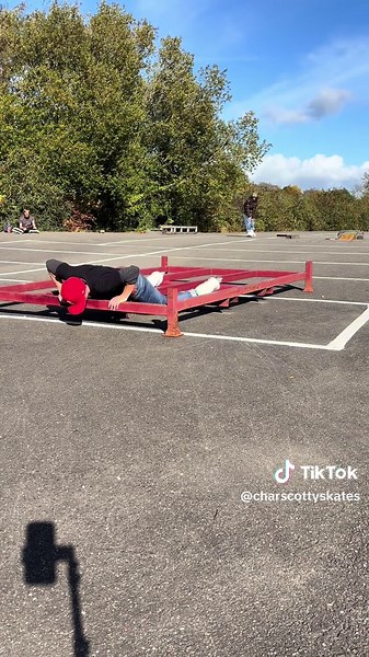 Street Skating Fun: Hilarious Fails and Tricks