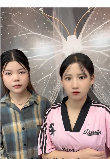 在中国与老挝女孩的舞蹈交流