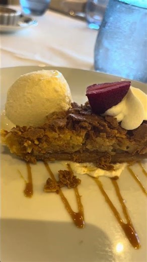 Dinner on Zaandam 🍽️ | Salmon & Dulce de Leche Pie 🚢✨