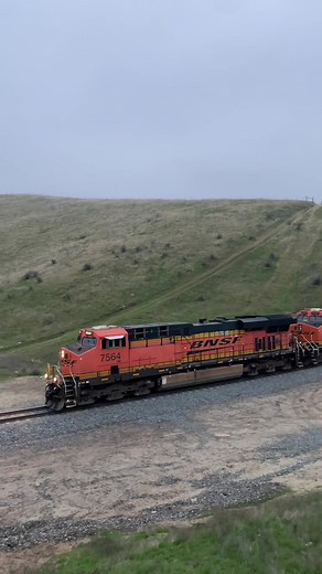 A short bnsf manifest heads north to Bakersfield . . . . . #trains #freighttrain #fyp #bnsf #trainsoftiktok