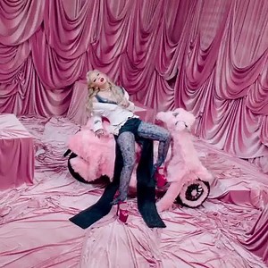 195K views · 10K reactions | CL 'LOVER LIKE ME' MV https://youtu.be/qoqA-th1ZPE | ＹＧ　Ａｒｔｉｓｔｓ　Ａｒｃｈｉｖｅ | Facebook