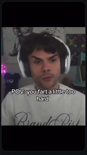 Streamer shits himself on stream🤣🤫