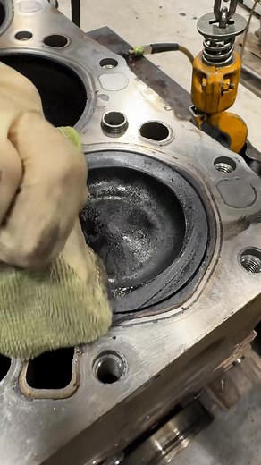 Watch as we uncover piston ring failure causing excessive oil burn on this Cummins. Learn what to look for! #autoshop #carrepair #autorepair #enginebuild | Davesautocenter Tech | Facebook