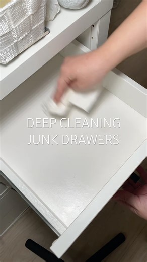 Deep cleaning those junk drawers🧹 #deepcleaning #deepclean #cleantok #cleaning #cleanwithme