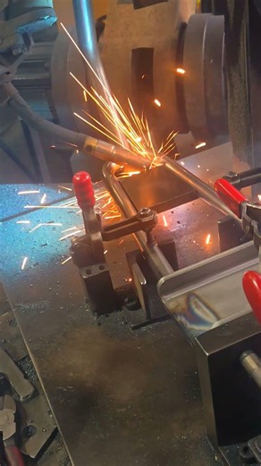 組立溶接紹介 光注意 捨てビード パイプとパイプ 製品保管状態 医療器具や建設機器、各種パイプ加工の石川工業 群馬県 太田市 1本から対応可能な会社です。＃ステンレス＃手摺＃パイプ曲げ＃東京都＃昭島市
