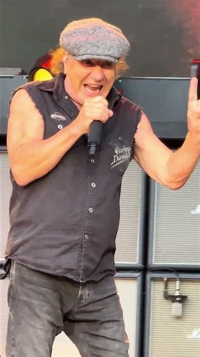 🎸🔔 AC/DC – Every scream from Brian Johnson reminds the world who built the damn stage