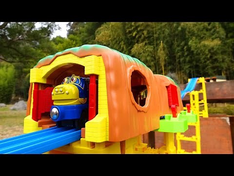 Thomas & Chuggington Wooden Train. Jump the Plarail slide!