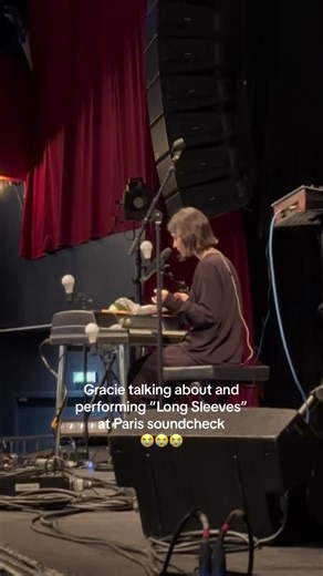 can’t believe we were blessed with this thank you @gracie abrams @GracieAbramsHQ #goodriddance #goodriddancetour #gracieabrams #gracieabramssoundcheck #longsleeves #minor #gracietehegracie