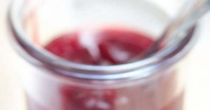 Confiture aux quatre fruits rouges