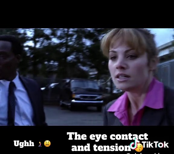 Clark barley knowing this au Lois but didnt hesitate to save her or expose his powers to her 😍 | *fake stunt TikTok #clarkkent #loislane #smallville #fyp #ericadurance #tomwelling #karazorel #karadanvers #karakent #superman #dc #clois #viral #cloisarchives #love #abcxyz #fluff #lovers #soulmates #tension #eyecontact