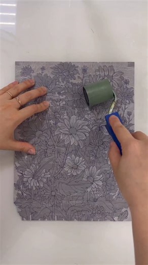 PRINTING PROCESS🌼 Chrysanthemum All 6layers Reduction linocut “Bouquet of chrysanthemums” Paper size - 30 x 40 cm (11.8 x 15.7 inch) Printed area - 23 x 30 cm (9 x 11.8 inch) 6 printed layers Edition of 30 Paper 200 gsm . . . . #wallartdecor #illustrationdesign #plants #oilpastel #inspiration #pleinair #floralprint #kitchen #linocut #sketchings #linocutprint #reliefprint #linocutting #sunflower #spring #sketch #chrysanthemum #illustration #linoprint #christmas #printmaking #printmaker #linoleum