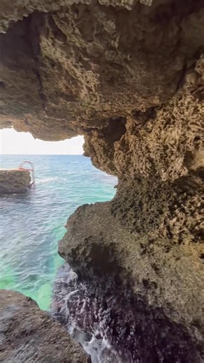 The Xtabi Caves are seriously cool, and it's wild to imagine the party vibe when the bars were still rockin'. Maybe some old-school visitors from the 70s and 80s have some epic stories to spill? | Negril Reels